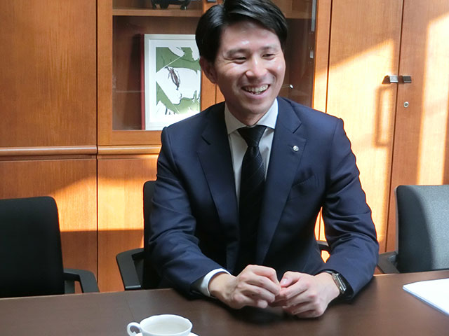 株式会社晃商、新井丈博専務
