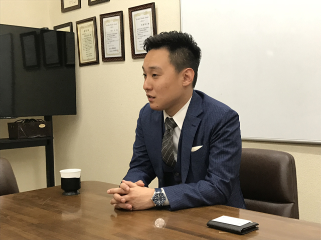 株式会社興和商事、呉本賢虎常務