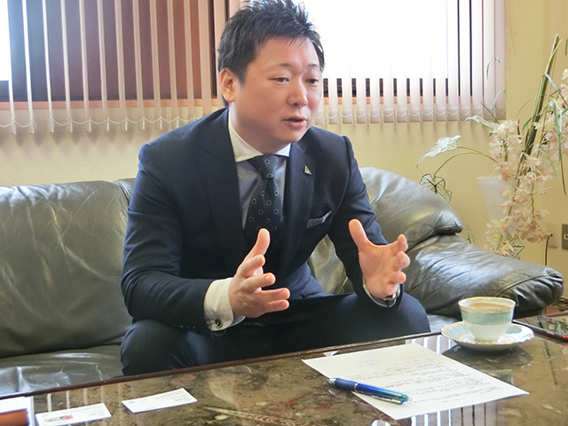 株式会社Leeホールディングス、李大成専務取締役_1