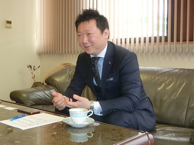 株式会社Leeホールディングス、李大成専務取締役_4