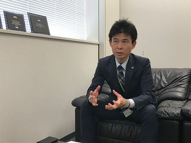夢コーポレーション株式会社、沖宗也常務